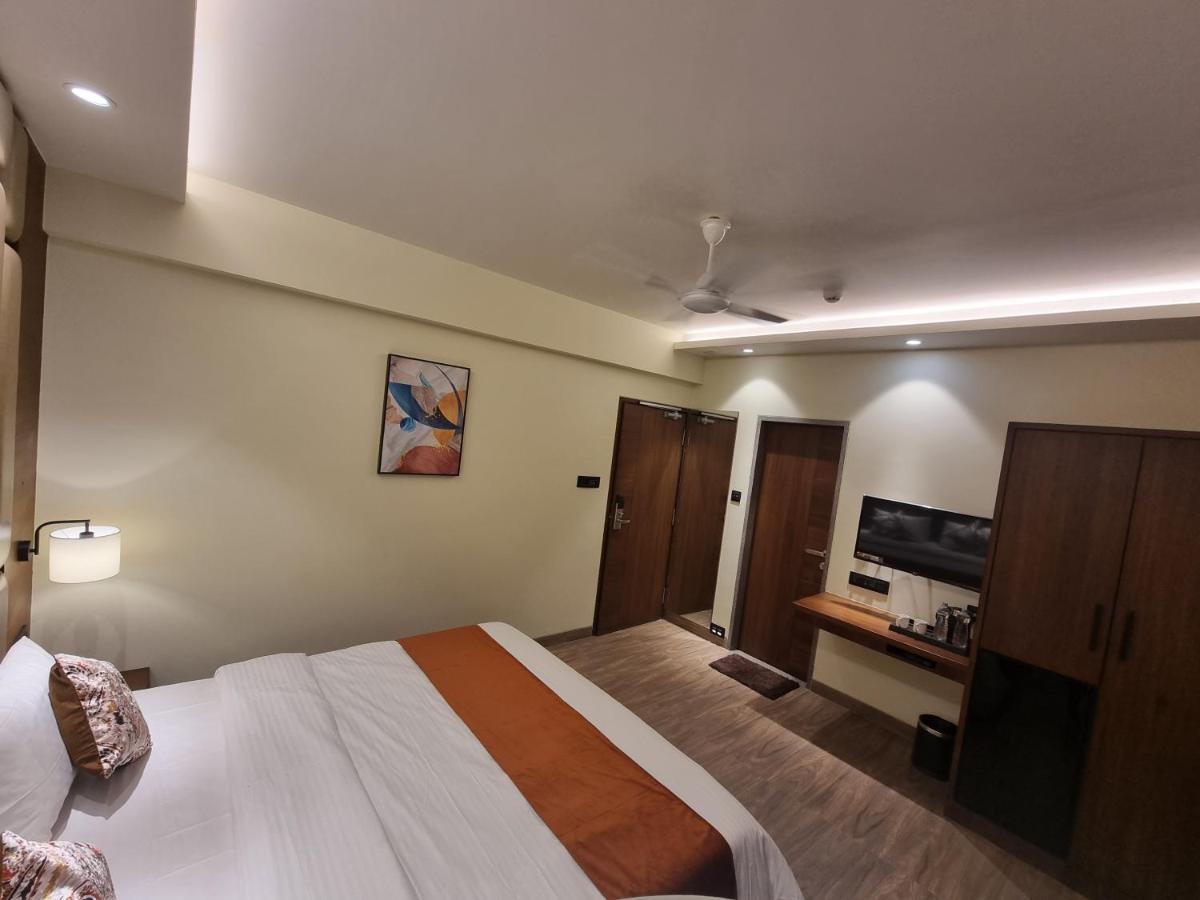 Hotel El Magnifico Surat Eksteriør bilde