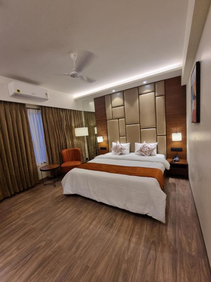 Hotel El Magnifico Surat Eksteriør bilde