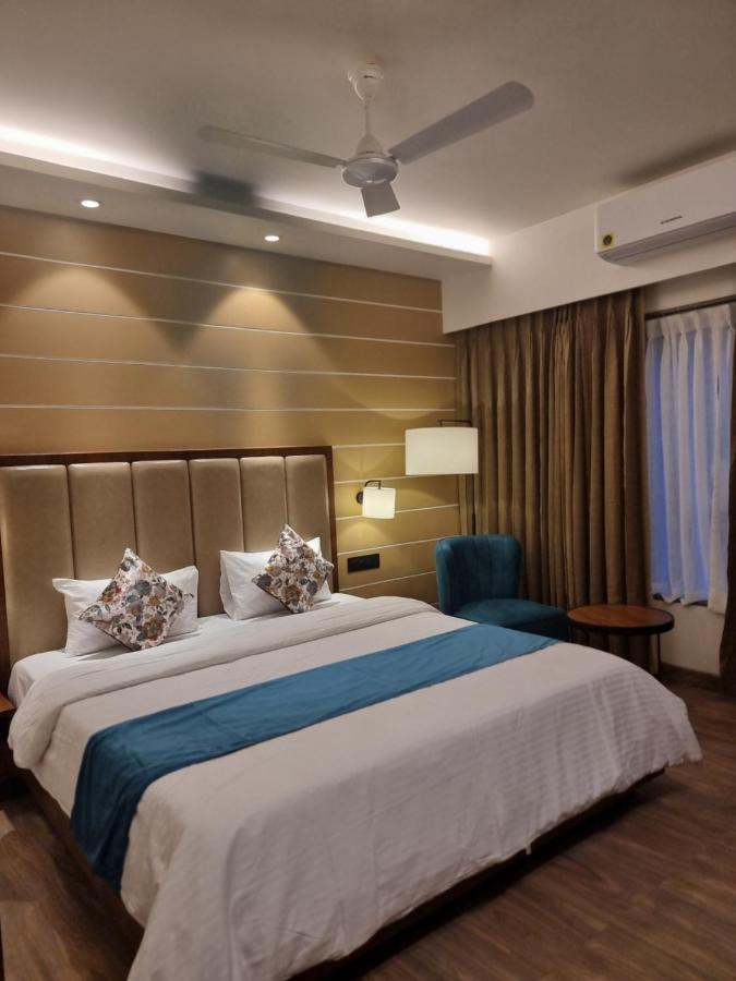 Hotel El Magnifico Surat Eksteriør bilde