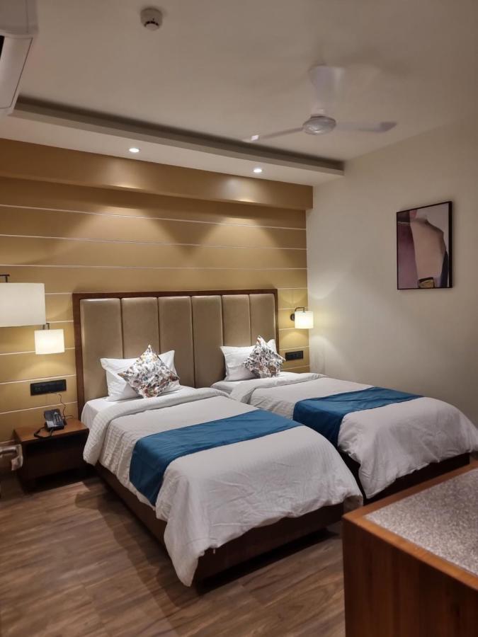 Hotel El Magnifico Surat Eksteriør bilde