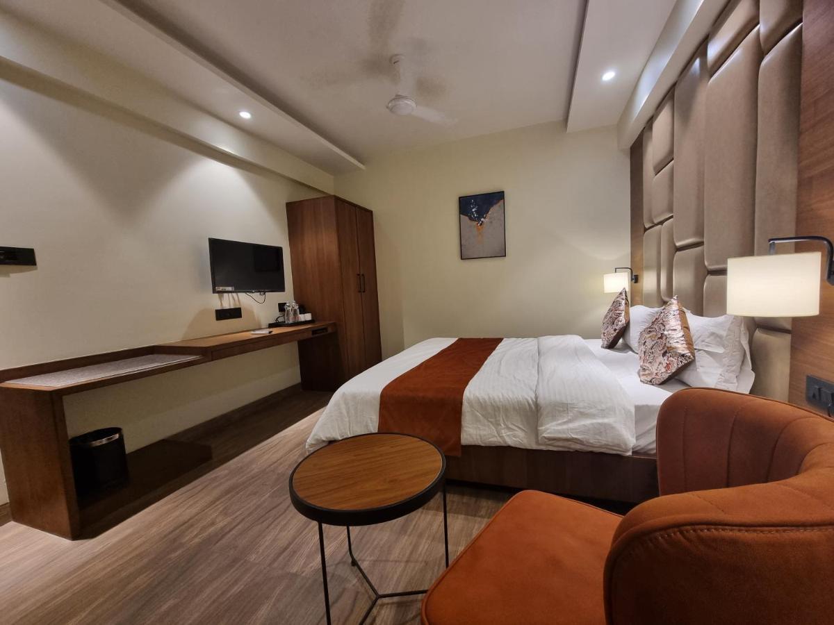 Hotel El Magnifico Surat Eksteriør bilde