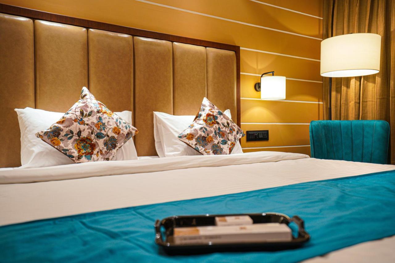 Hotel El Magnifico Surat Eksteriør bilde