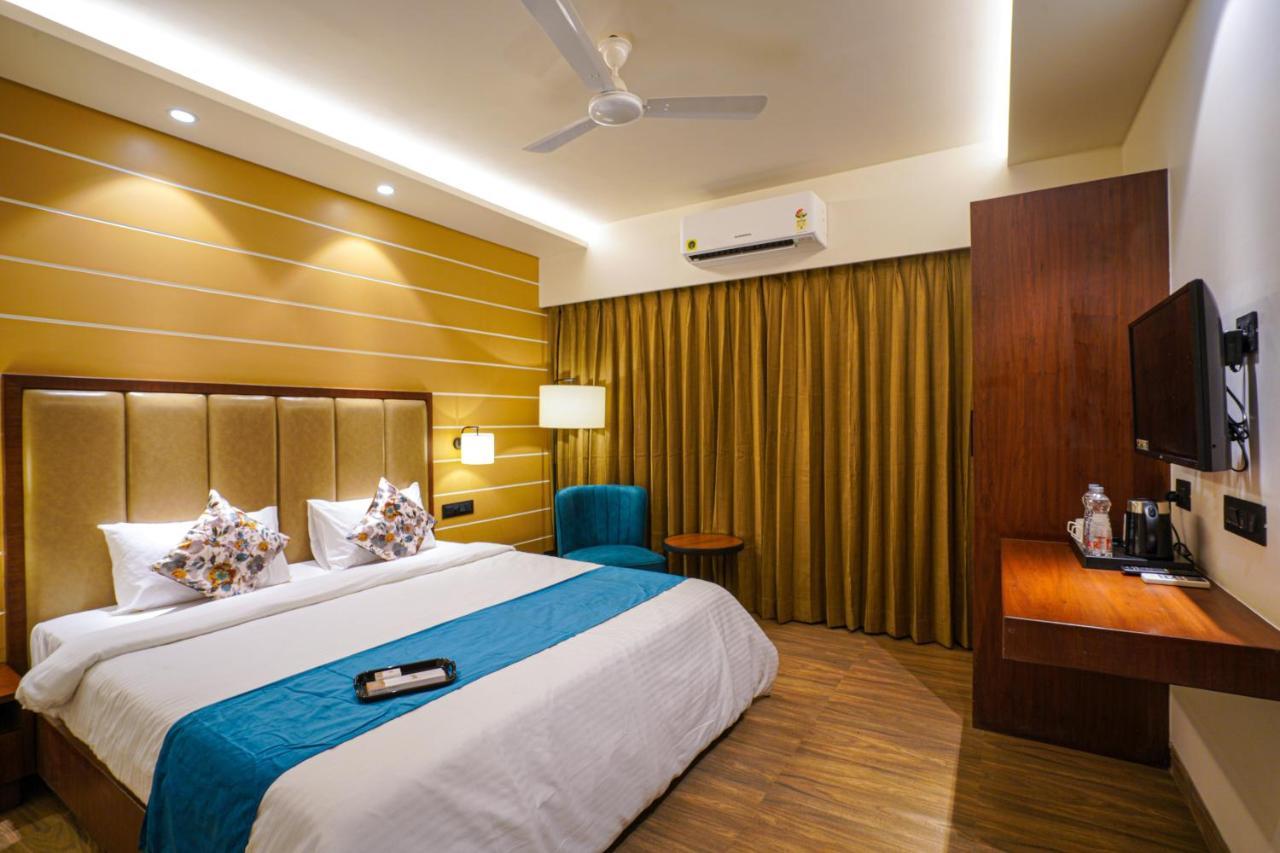 Hotel El Magnifico Surat Eksteriør bilde