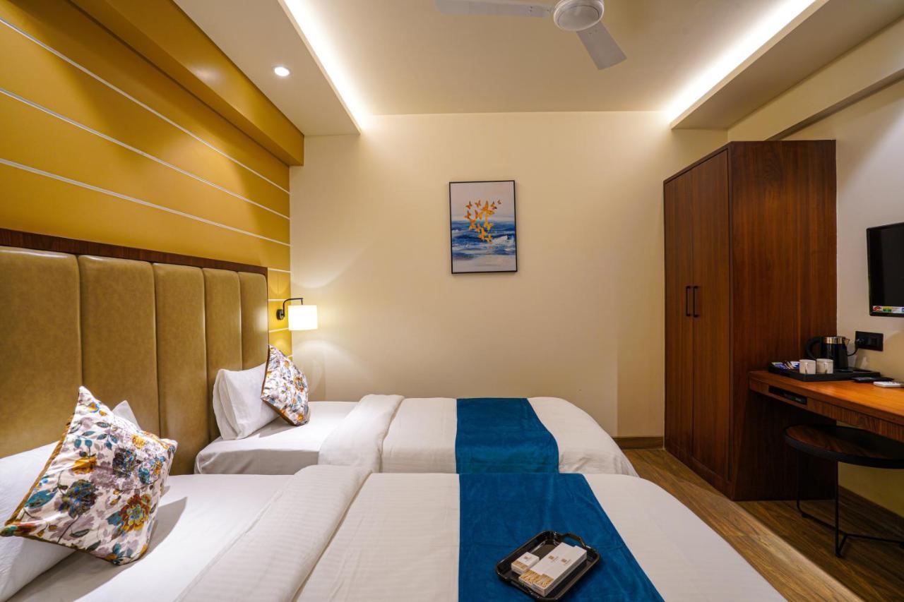 Hotel El Magnifico Surat Eksteriør bilde