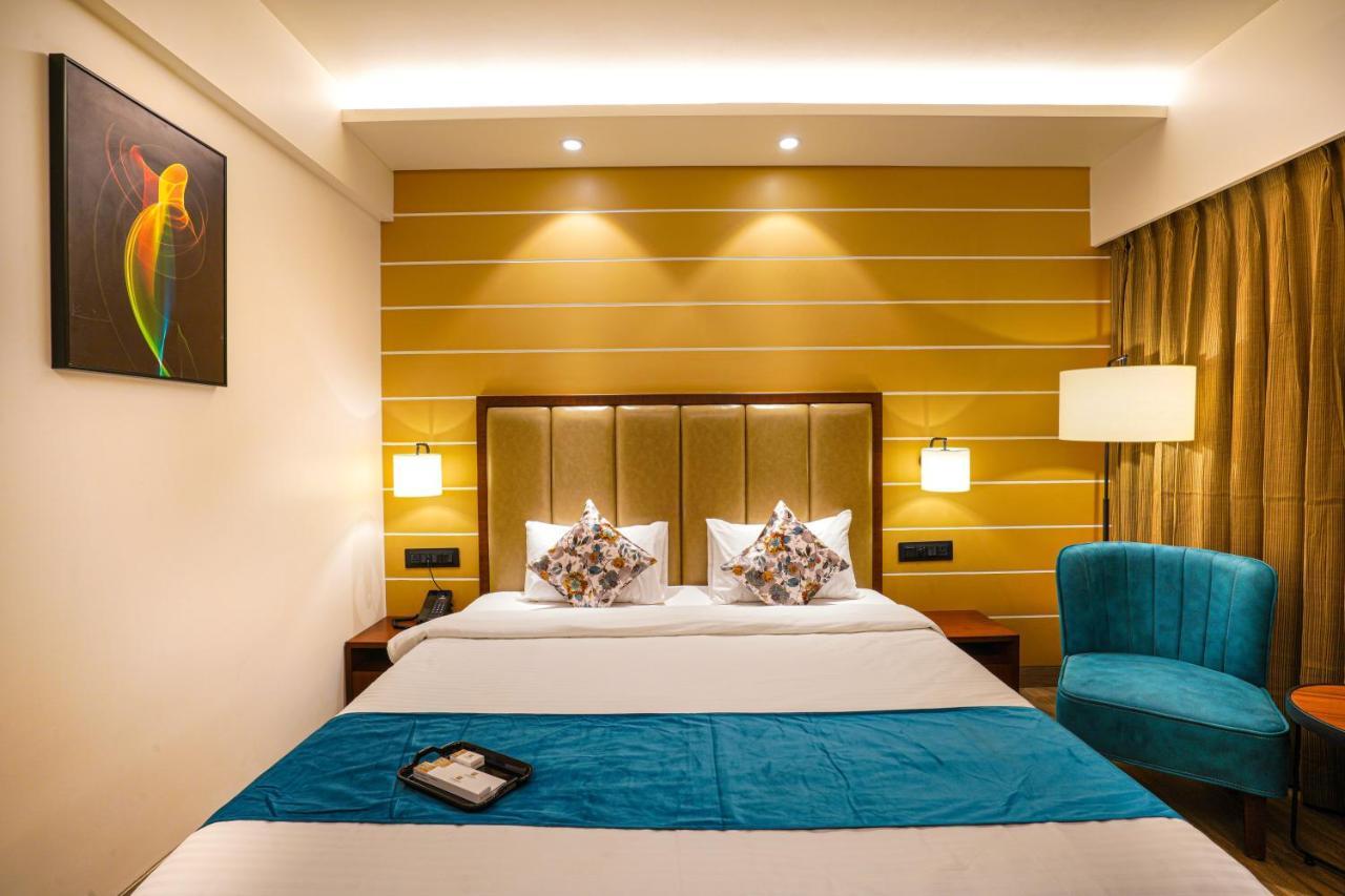 Hotel El Magnifico Surat Eksteriør bilde
