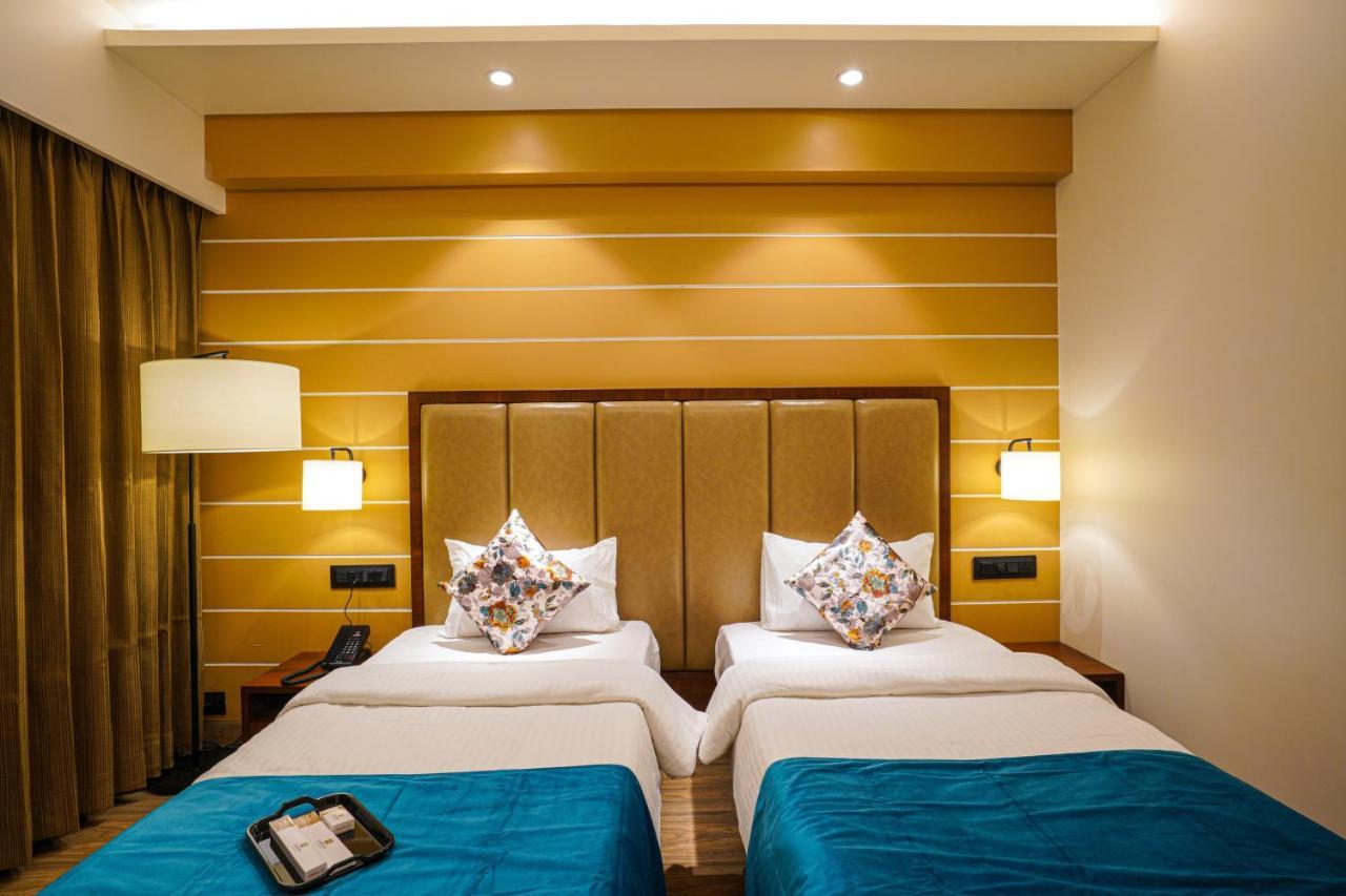 Hotel El Magnifico Surat Eksteriør bilde