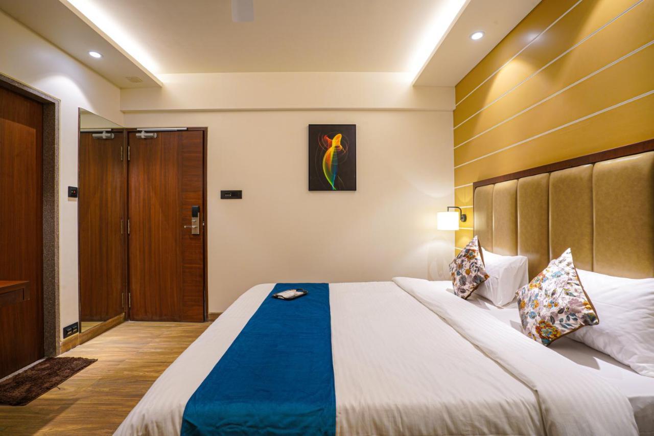 Hotel El Magnifico Surat Eksteriør bilde
