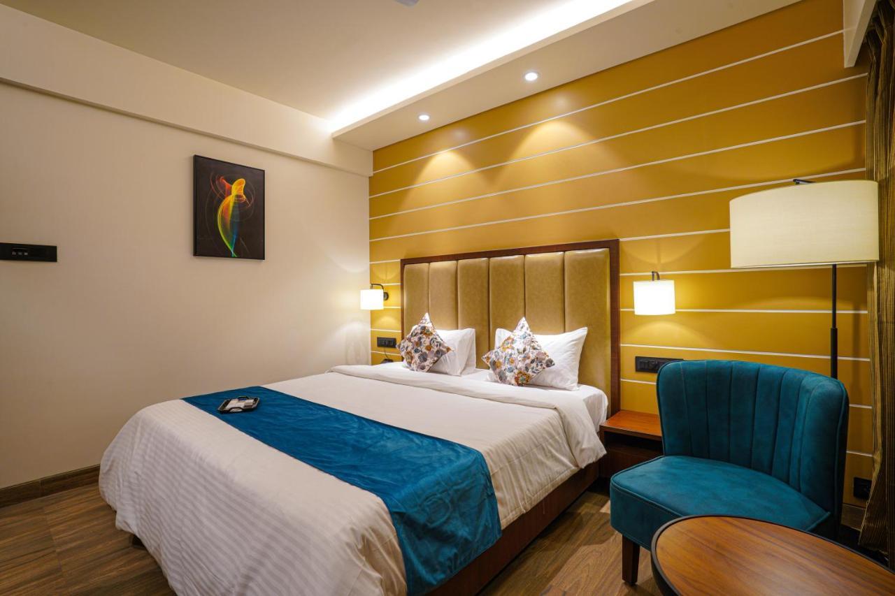 Hotel El Magnifico Surat Eksteriør bilde